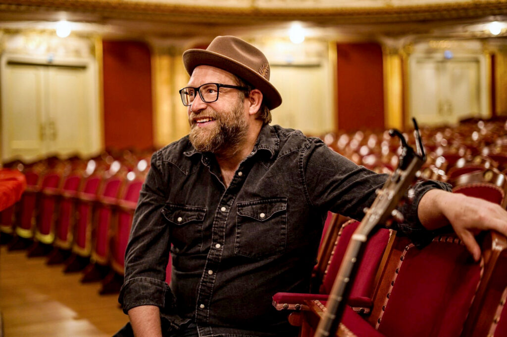 Gregor Meyle im Theatersaal