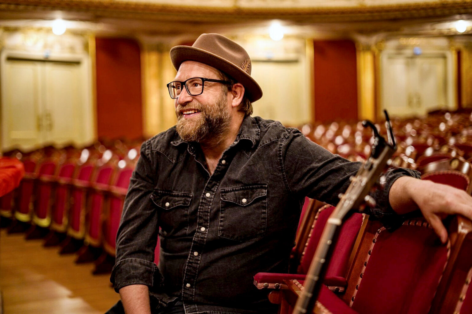 Gregor Meyle im Theatersaal